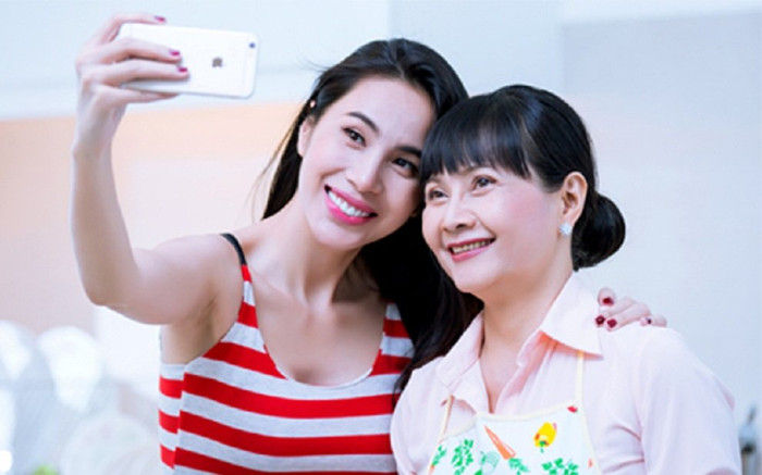 Mẹ Thủy Tiên có động thái đầu tiên giữa lúc con gái đang livestream sao kê Ảnh 2