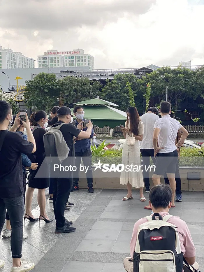 Khá đông người tụ tập trong buổi sao kê chiều nay 