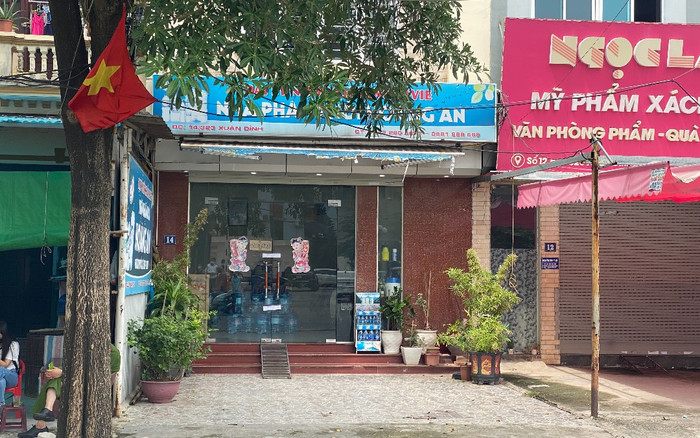 Tạm giữ hình sự bố bé gái 6 tuổi ở Hà Nội tử vong nghi bị bạo hành: Người cha thừa nhận đánh con bằng đũa Ảnh 2