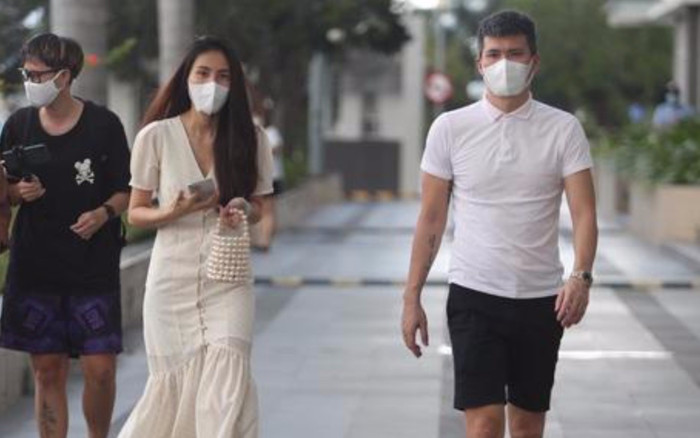 Outfit sao kê của Thủy Tiên được 'chốt đơn' ầm ầm, đôi dép lào của Công Vinh cũng trong tầm ngắm Ảnh 2