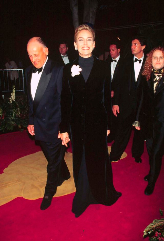 12 trang phục thảm đỏ 'bom tấn' tạo nên cuộc cách mạng trong thế giới thời trang Ảnh 3