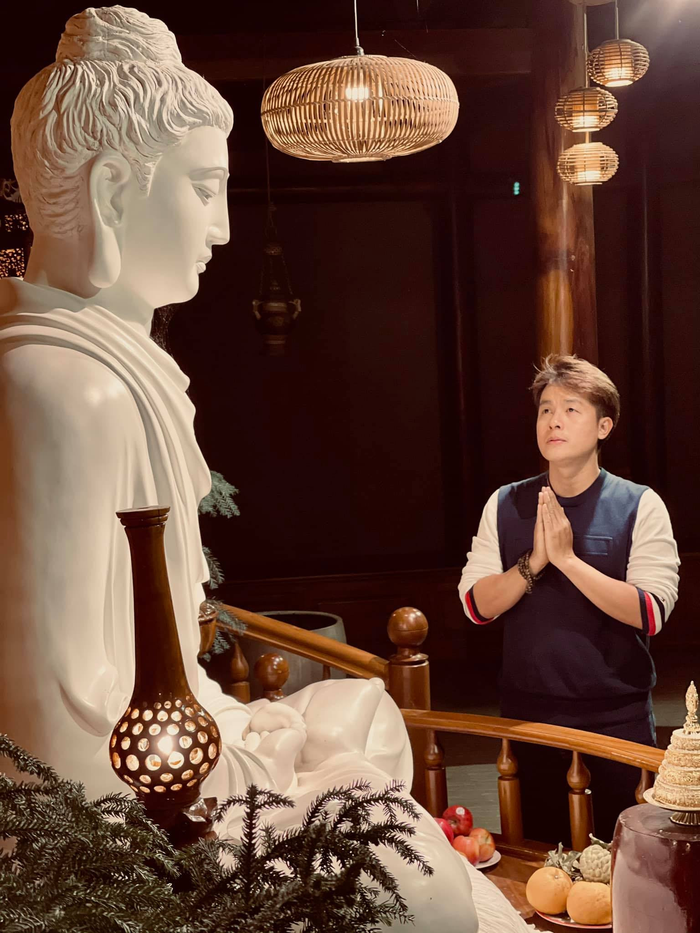 Diễn viên Hòa Hiệp 'đau' khi ngoại mất nhưng không có quan tài để chôn.