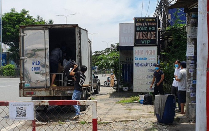 TP.HCM: Phát hiện 6 F0 đã khỏi bệnh trong thùng xe tải 'luồng xanh' Ảnh 2