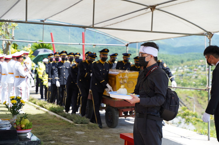 Mọi thủ tục đều được tiến hành chu đáo, cẩn thận.