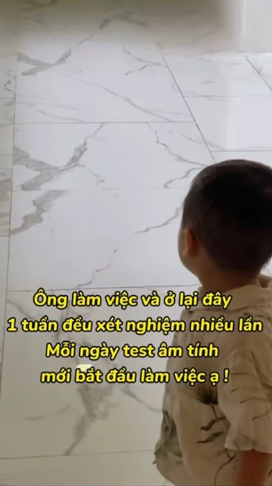 Quý tử nhà Hòa Minzy 'đốn tim' dân mạng khi động viên bác lao công trong mùa dịch Ảnh 9