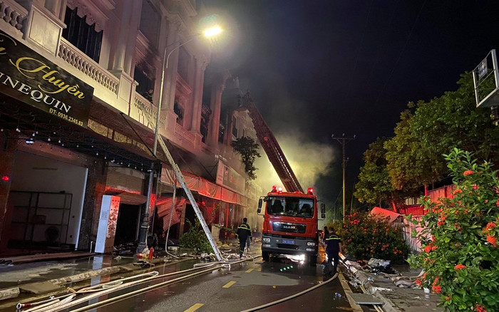 Hà Nội: Cháy lớn tại shop quần áo lúc rạng sáng ở khu biệt thự Ninh Hiệp Ảnh 2