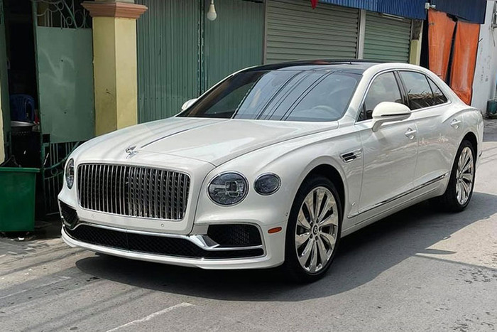 Đại gia Hải Phòng tậu Bentley Flying Spur V8 giá không dưới 20 tỷ đồng Ảnh 1