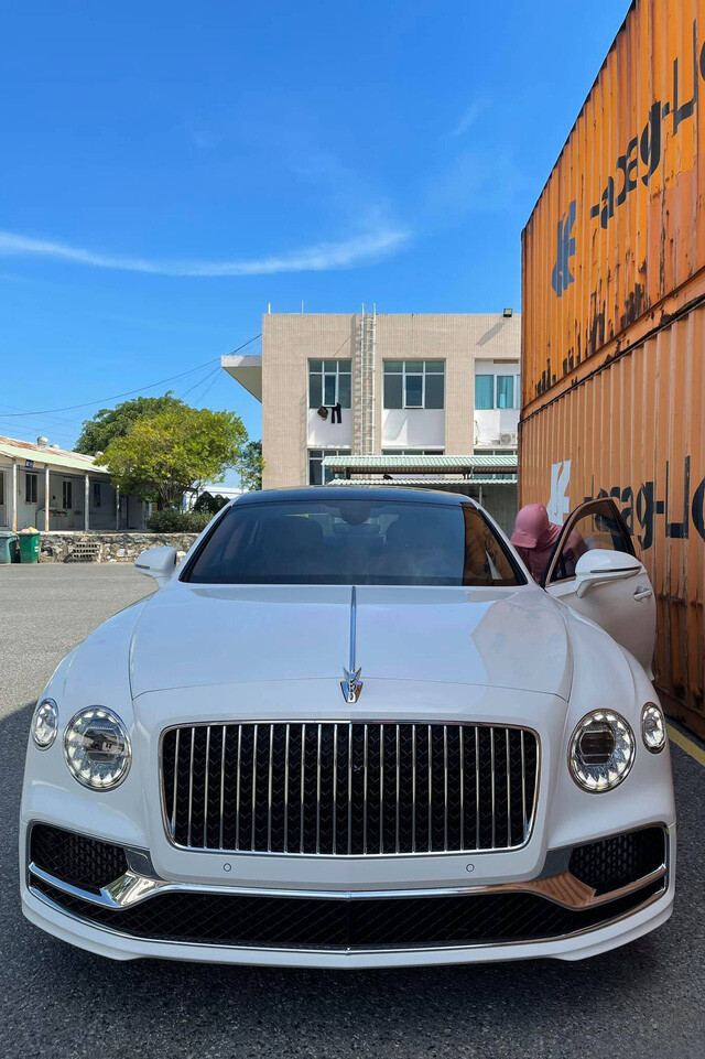 Đại gia Hải Phòng tậu Bentley Flying Spur V8 giá không dưới 20 tỷ đồng Ảnh 3