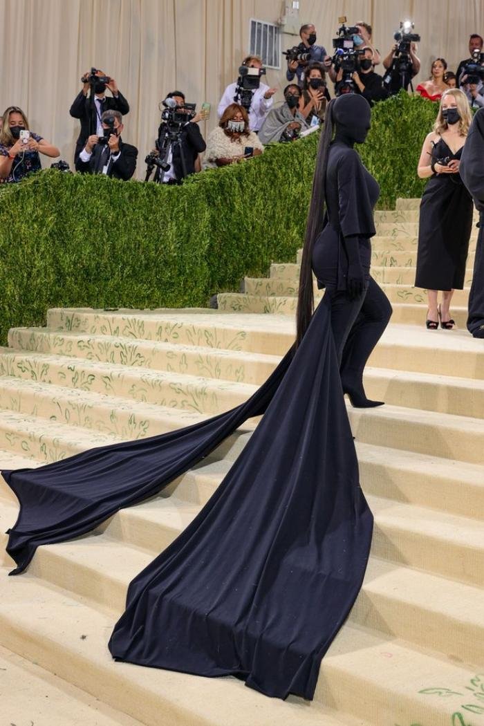 Kim Kardashian khoe body đồng hồ cát đẹp nức nở sau khi gây chấn động tại Met Gala Ảnh 3