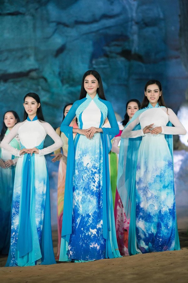 Tông màu xanh nền nã, uyển chuyển được tạo nhịp độ thú vị, nhẹ nhàng mà vẫn rất trẻ trung, hiện đại. 