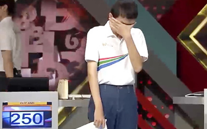 Nam sinh Đường lên đỉnh Olympia liên tục rơi nước mắt, MC VTV có cách động viên cực 'xuất sắc' Ảnh 2