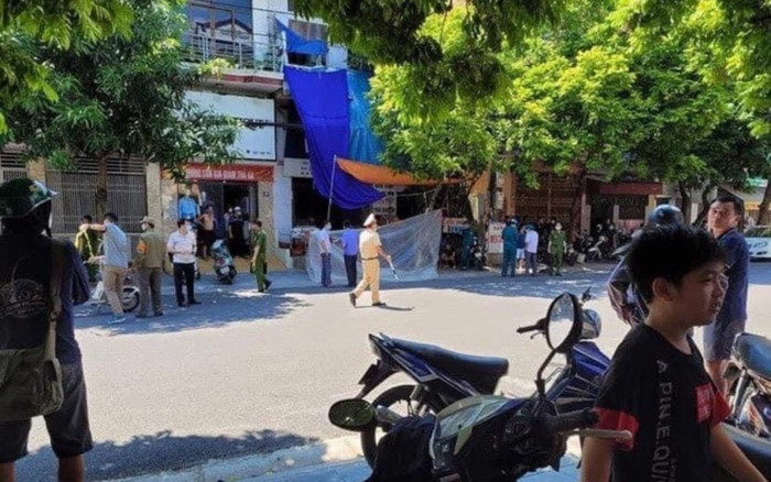 Người phụ nữ bị chém tử vong trước cửa nhà sau tiếng kêu cứu Ảnh 2