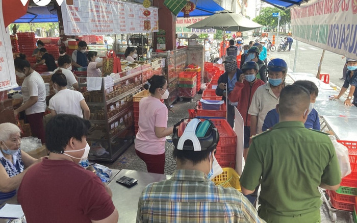 TP.HCM: Xử lý trách nhiệm cán bộ nếu xảy ra tình trạng người dân tụ tập đông đúc để mua bánh trung thu Ảnh 2