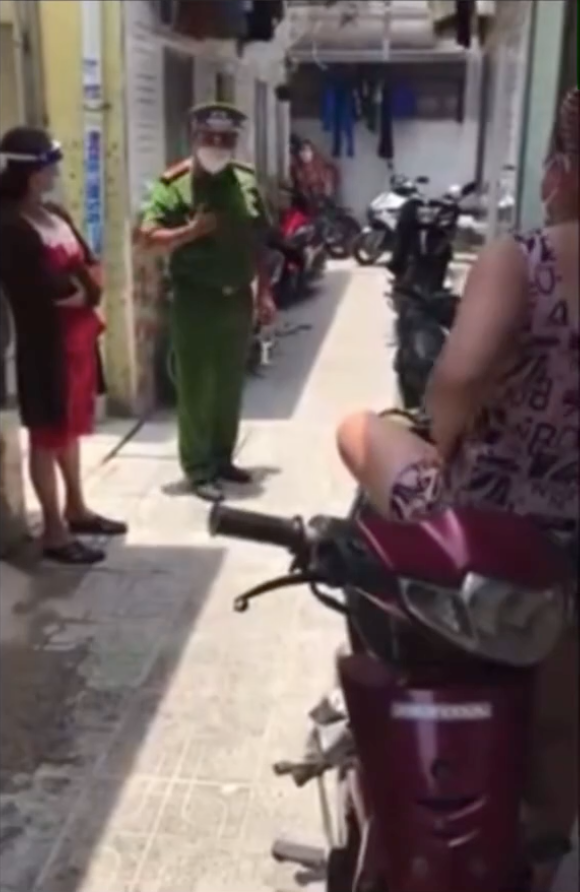 Câu nói 'ấm lòng' của anh CAđã nhận được sự hưởng ứng nhiệt tình của mọi người.