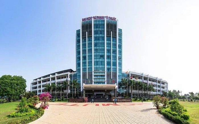 Thầy giáo đuổi sinh viên ra khỏi lớp vì nhờ giảng lại bài do mưa to không nghe rõ chính thức xin lỗi Ảnh 2