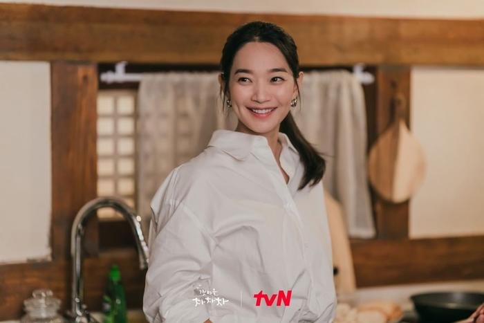 Phim của Shin Min Ah rating giảm mạnh - Kim Seon Ho tham gia phim mới về thú cưng cùng Youn Yuh Jung Ảnh 2