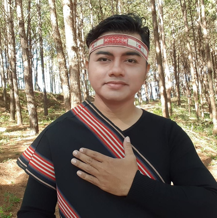 Ca sĩ Y Jang Tuyn ra đi vì Covid-19.