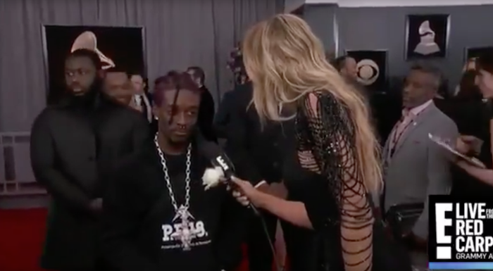 Trên thảm đỏ Grammy 2018, Giuliana Rancic đặt câu hỏi và Lil Uzi Vert không thiết trả lời.