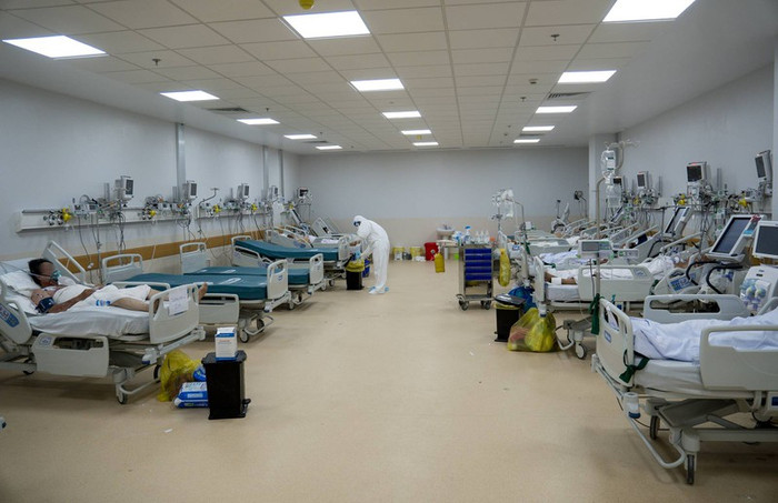 Các bệnh nhân đang điều trị tại Bệnh viện hồi sức Covid-19. Ảnh: Hoàng Giang/PLO