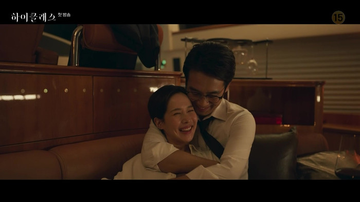 Cuộc sống đang viễn mãn, bỗng chồng cô chết bất thường