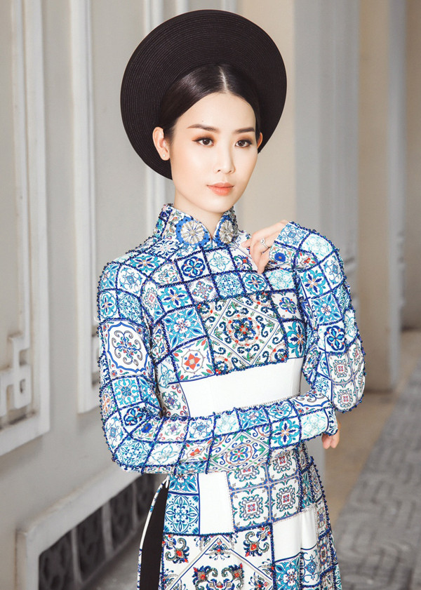 Cô cũng từng ghi điểm với cư dân mạng bởi những shoot ảnh chụp thời trang áo dài đẹp ngất ngây