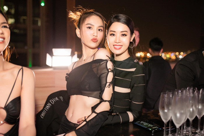 Minh Phương luôn 'hộ tống' Ngọc Trinh từ công việc cho đến các sự kiện 