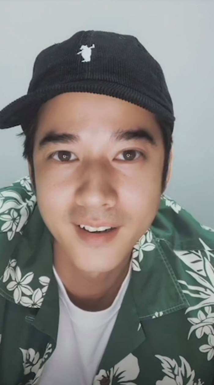 Nam tài tử số 1 Thái Lan tự tin khoe cận cạnh gương mặt mộc của mình. Không hổ danh mỹ nam 'lão hóa ngược' từng đường nét trên khuôn mặt của Mario Maurer quá xuất sắc.