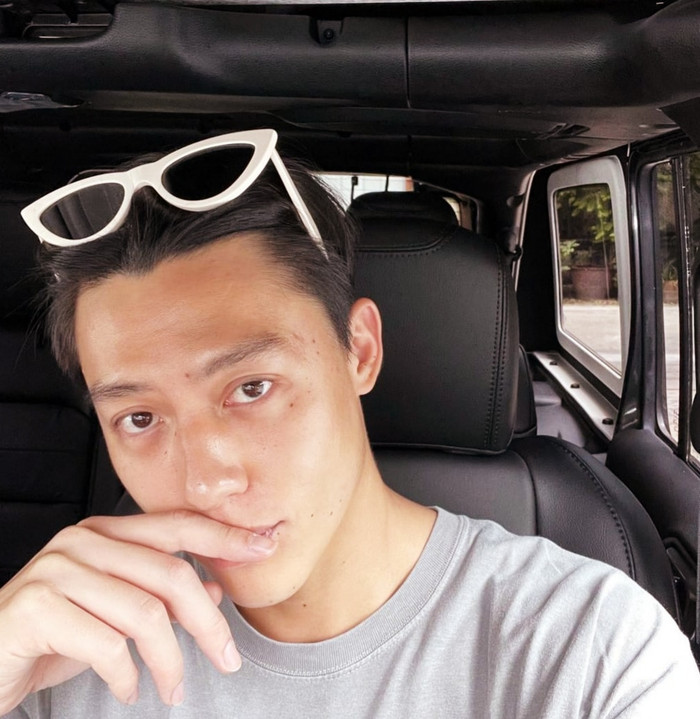 Nếu không make up Mark Prin sẽ để lộ ra một vài khuyết điểm nhỏ trên gương mặt, tuy nhiên điều đó hoàn toàn không ảnh hưởng đến độ đẹp trai và nam tính của anh. 