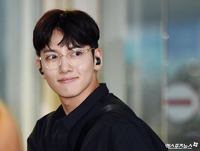 Vốn đẹp từ trong trứng nên việc để mặt mộc với Ji Chang Wook là chuyện quá bình thường. 