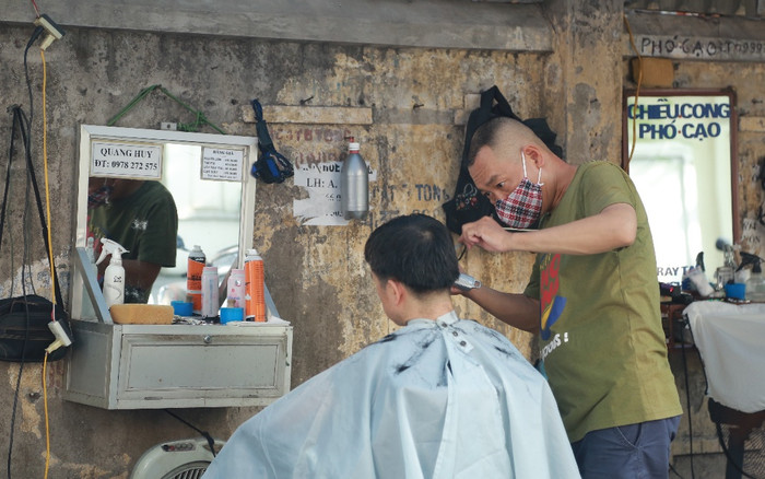 Hà Nội chính thức áp dụng Chỉ thị 15, cửa hàng ăn uống được bán mang về, tiệm tóc được mở lại Ảnh 2