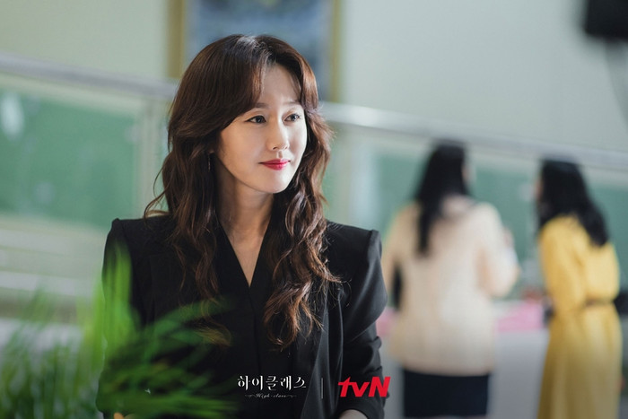 Nhưng ở đây có Nam Ji Sun luôn đối đầu với mẹ con cô 