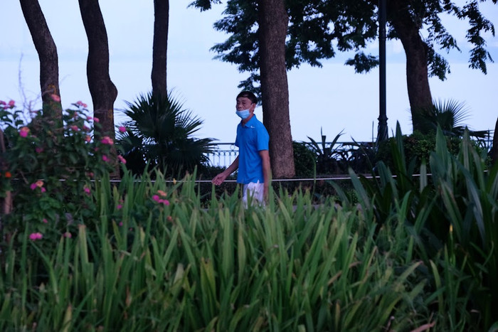 Hà Nội vẫn đang phải duy trì hoạt động 22 chốt tại các cửa ngõ ra/vào Thành phố và 33 chốt tại các quận, huyện, thị xã giáp ranh các tỉnh lân cận để chống dịch.