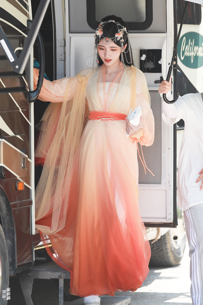 Tạo hình Cúc Tịnh Y trong phim cổ trang mới Hoa nhung.