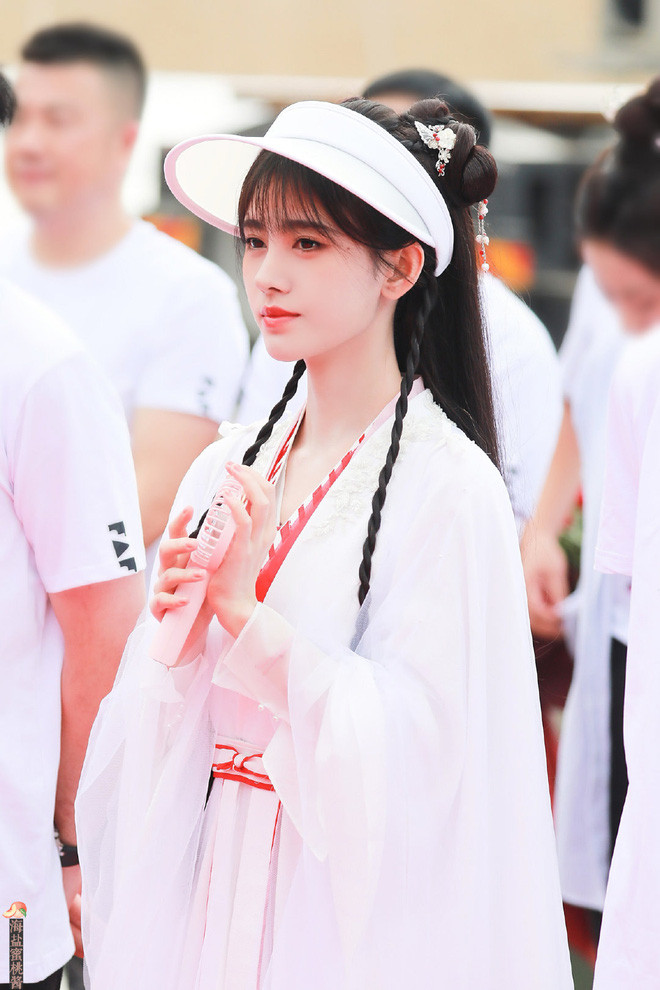 Tạo hình cổ trang của Cúc Tịnh Y trong phim mới bị chê đậm phát sợ, nhìn như đi diễn tuồng Ảnh 10