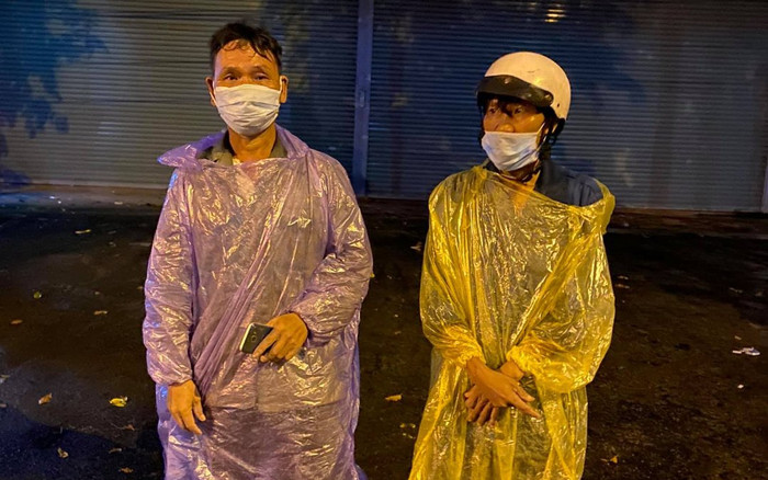 Chỉ cầm đúng 90k, 2 anh em vượt gần 300km về chịu tang cha và sự giúp đỡ bất ngờ khiến ai cũng cảm động Ảnh 2