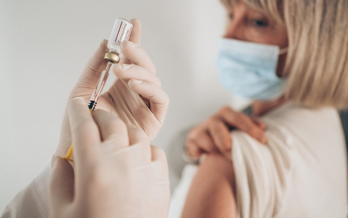 Người đàn ông la hét, lao vào đánh y tá tiêm vaccine Covid-19 cho vợ Ảnh 2