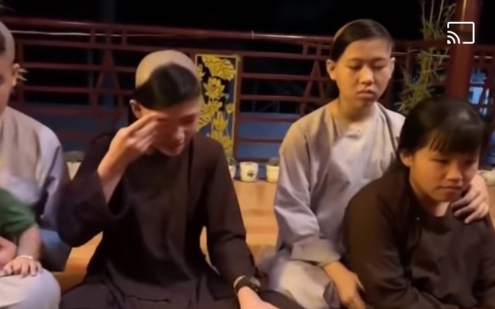 Con nuôi Phi Nhung bật khóc: 'Mẹ về với các con đi, các con sẽ bơ vơ lắm' Ảnh 2