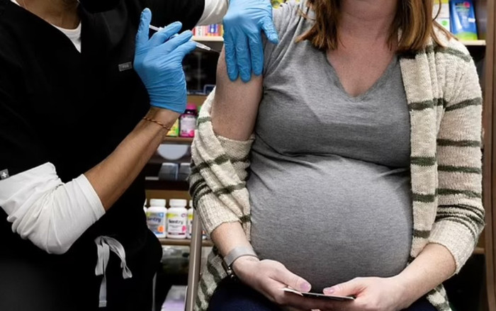 Phát hiện lợi ích tuyệt vời của vaccine Covid-19 đối với phụ nữ mang thai Ảnh 2