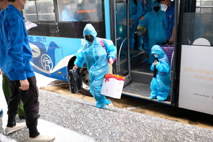 Trong ngày hôm nay, quận Thanh Xuân sẽ đưa 85 công dân trở về từ khu cách ly tập trung tại ký túc xá trường Đại học FPT trở về.