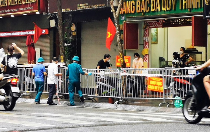Hà Nội: Phong toả một đoạn phố Trần Nhân Tông sau khi phát hiện ca F0 mới Ảnh 2