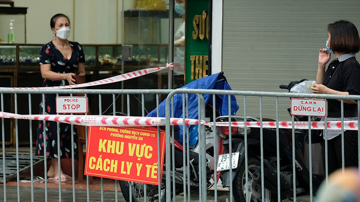 Người dân được yêu cầu không ra khỏi khu vực phong toả.