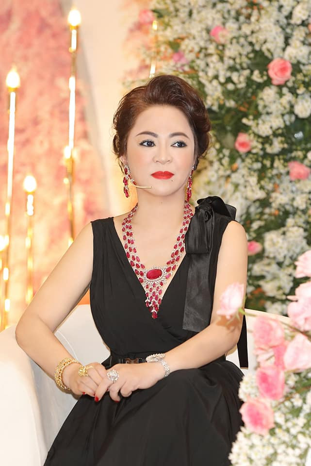 Bà Nguyễn Phương Hằng