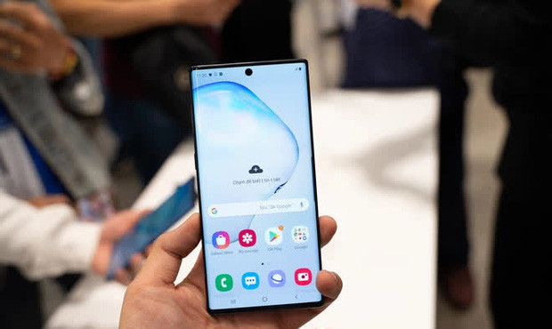 Samsung Galaxy Note 10 Plus - Chiếc smartphone mà Hằng Hữu đang sở dụng 
