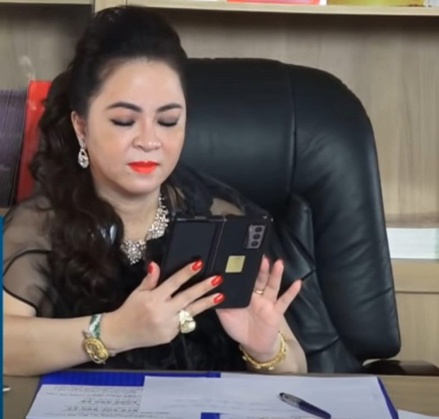 CEO Đại Nam cũng sử dụng Samsung Galaxy Z Fold2