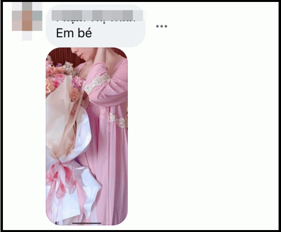 Khoe ảnh mặt mộc xinh tươi với đầm ngủ màu hồng, Lệ Quyên lộ bụng to như có em bé khiến dân mạng phải đặt câu hỏi.