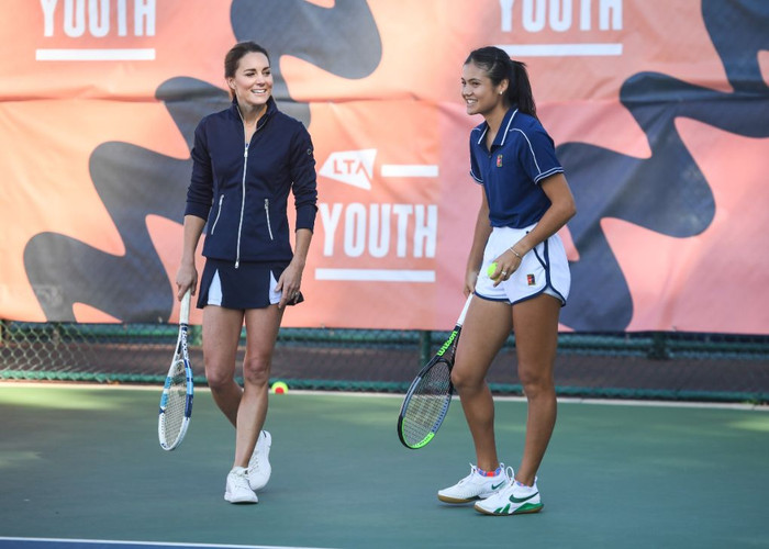 Công nương Kate Middleton trong chuyến gặp gỡ Vận động viên quần vợt 18 tuổi Emma Raducanu