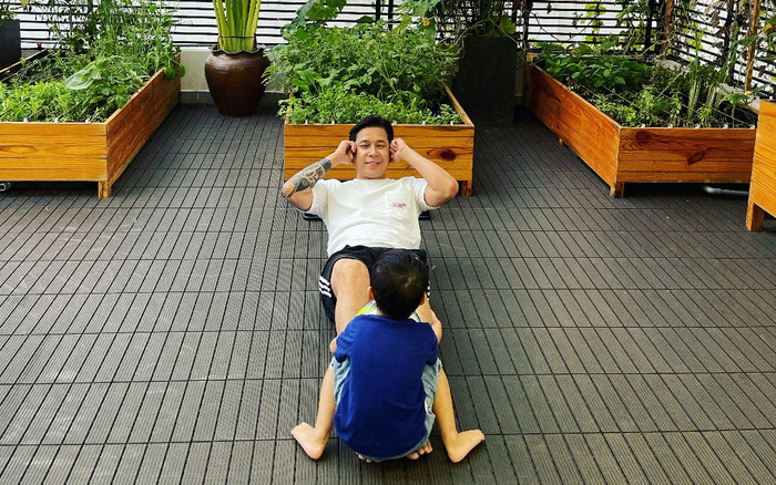 Từng 'nổi cáu' khi học cùng con, Lê Hoàng (The Men) thay đổi bất ngờ sau 3 tháng giãn cách xã hội Ảnh 2