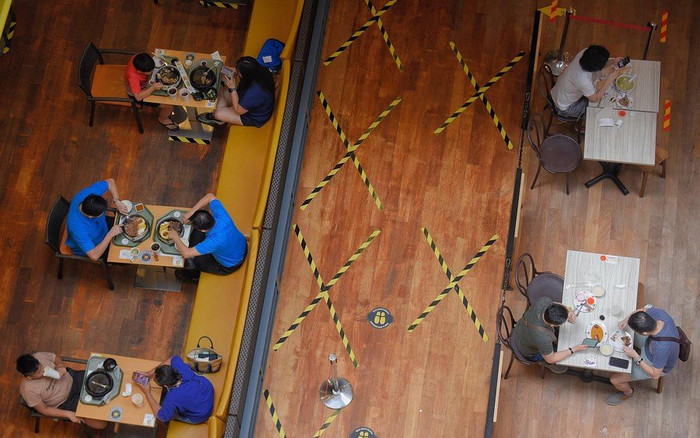 Số ca bệnh tăng sốc dù 80% dân số được tiêm vắc-xin, Singapore siết biện pháp phòng dịch Ảnh 2