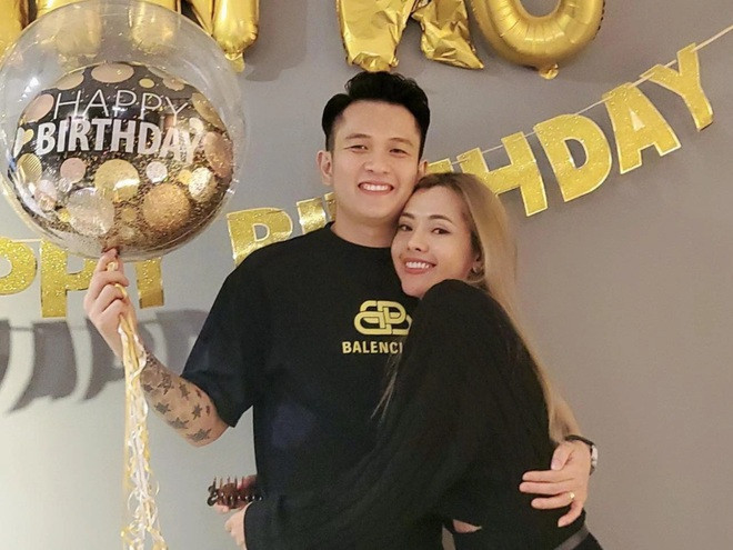 Một nam ca sĩ điển trai bỗng thông báo đã kết hôn được 2 năm, cùng vợ sang Singapore định cư Ảnh 3