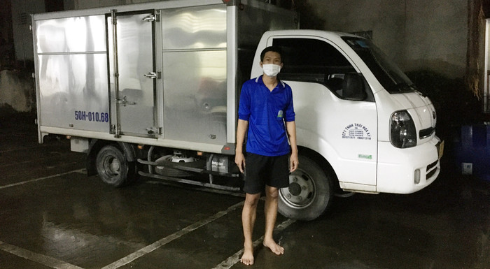 Mai Phú Quý điều khiển xe tải 'luồng xanh' chạy từ tỉnh Long An đến Trà Vinh. Ảnh: Thanh Niên